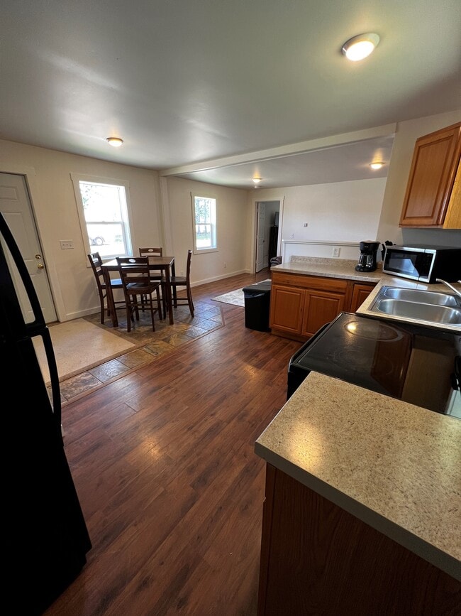 Building Photo - 9197 Cty J-Unit A