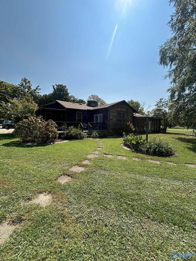 Foto del edificio - 17835 Oakdale Rd