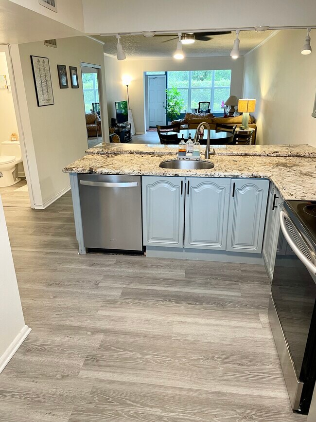 kitchen - 2800 SW 22nd Ave