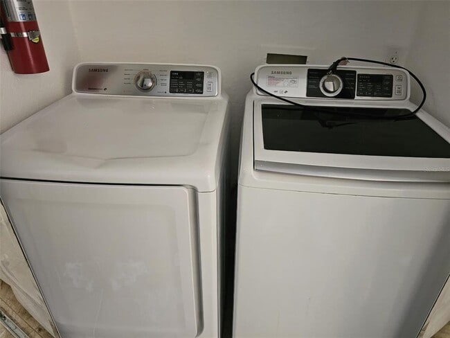 Building Photo - 13815 Fairway Island Dr