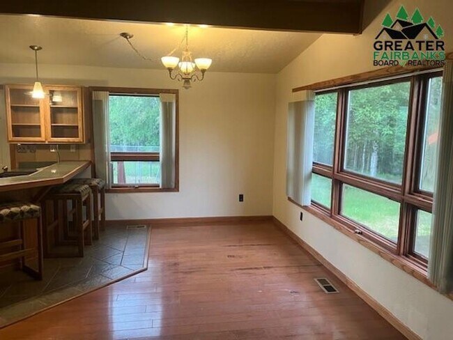 Building Photo - **Century 21 Rental - 4 Bed, 3 Bath, Large...