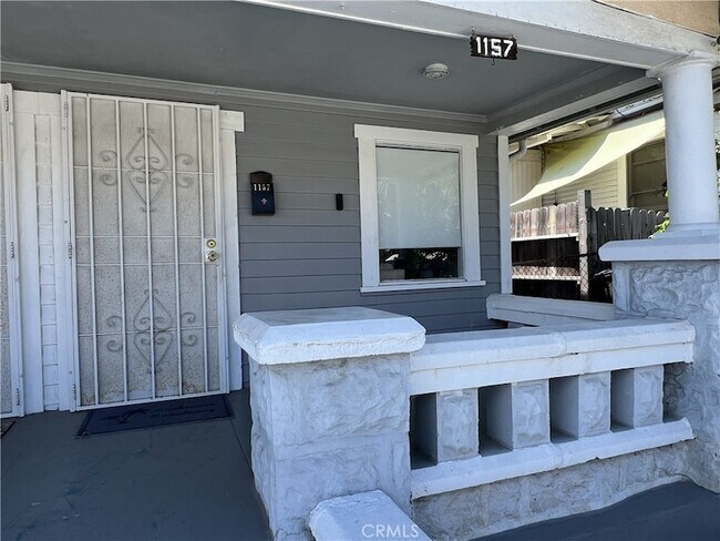 Foto del edificio - 1157 W 2nd St