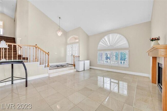 Building Photo - 5 Bed, Pool, Corner Lot