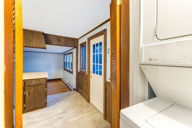 Building Photo - 381 Littlefield Rd