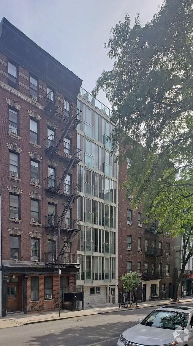 Building Photo - 409 W 45th St