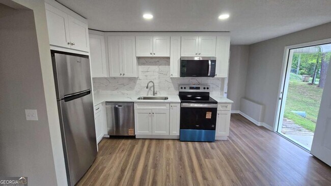 Foto del edificio - 3025 Mangum Dr