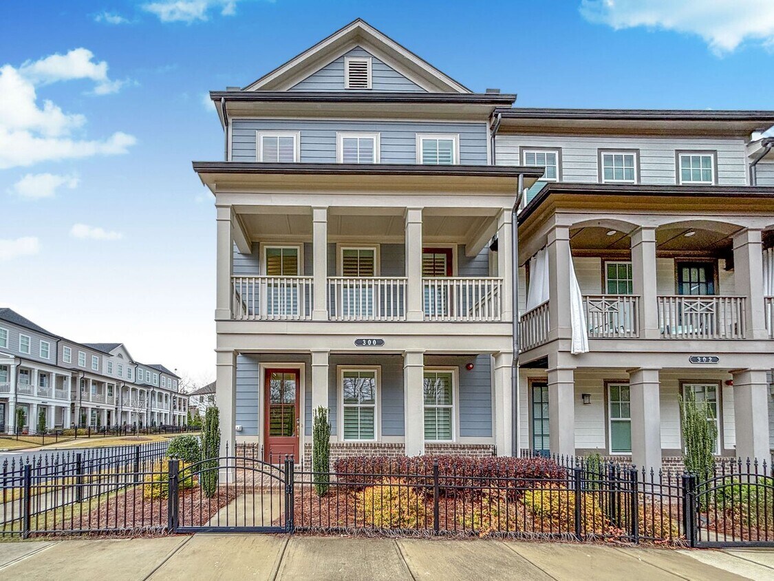 Foto principal - Beautiful 3 BR Townhome in Woodstock!