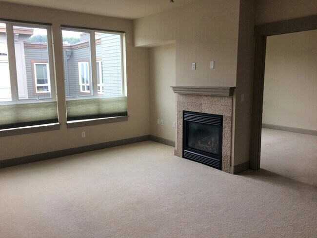 Foto del edificio - Bright Top-Floor Condo in the Heart of the...