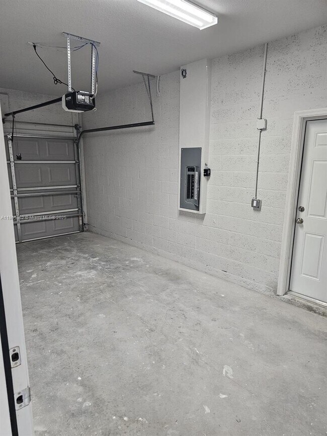 Building Photo - 1435 Las Villas Blvd