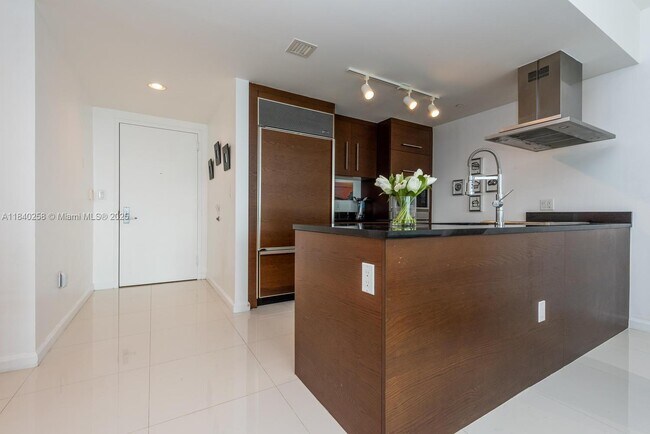 Building Photo - 495 Brickell Ave