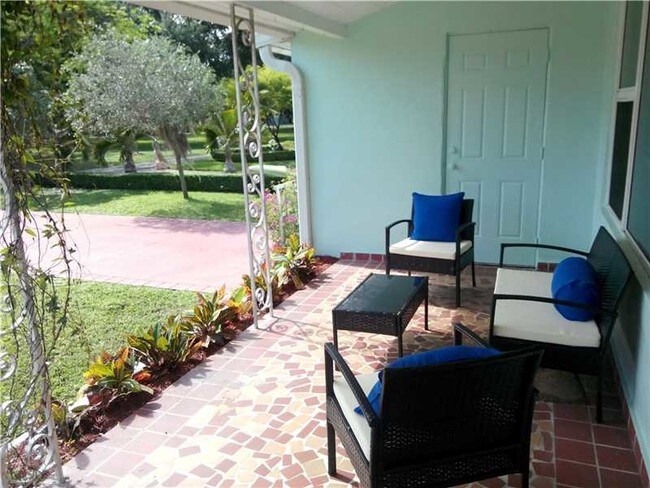 Building Photo - 951 NE 116th St