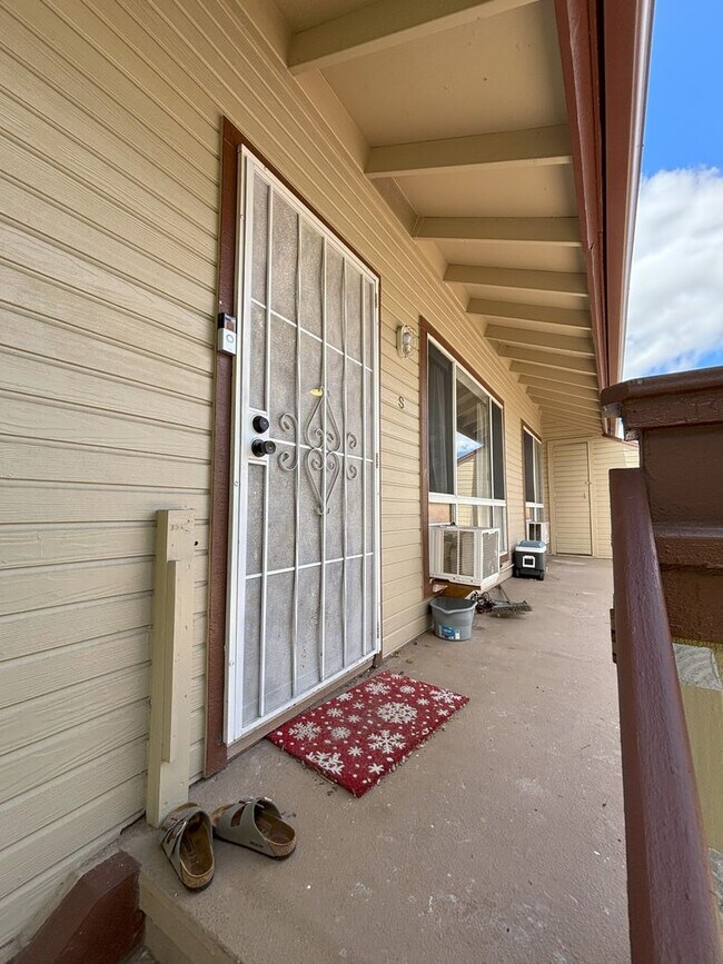 Foto del edificio - 2 (PRIVATE) BDRM/2-FULL (ON-SUITE) BATHS I...