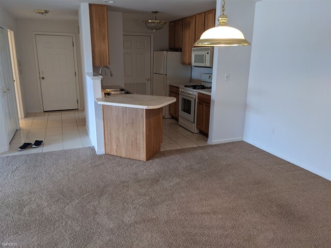 Building Photo - 2 br, 2 bath Condo - 545 Cambridge Ct Grea...
