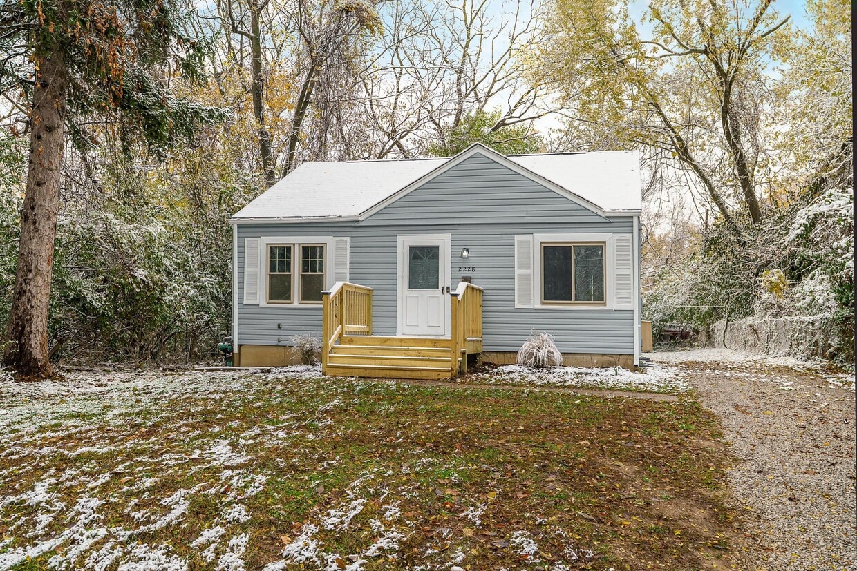 Primary Photo - 2228 Holt Ave