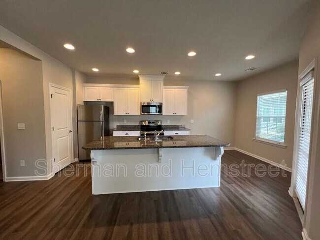 Foto del edificio - 645 Dobhill Ln