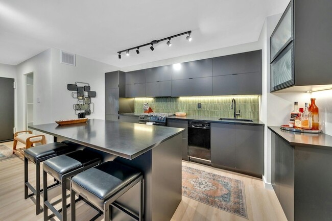 Photo - 6040 JFK Blvd E House