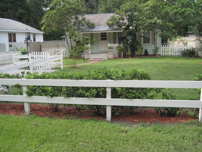 Building Photo - 2909 Villa Dr