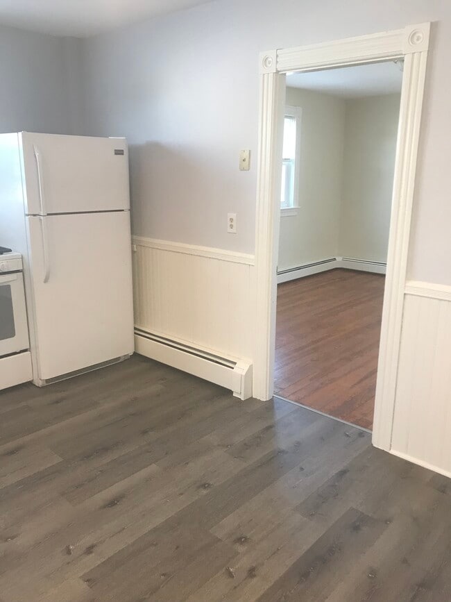 one room off kitchen - 33 Prince St