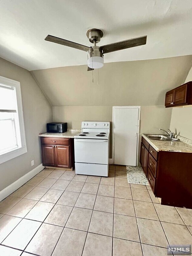 112 Hayward Pl, Wallington, NJ 07057 Room for Rent in Wallington, NJ