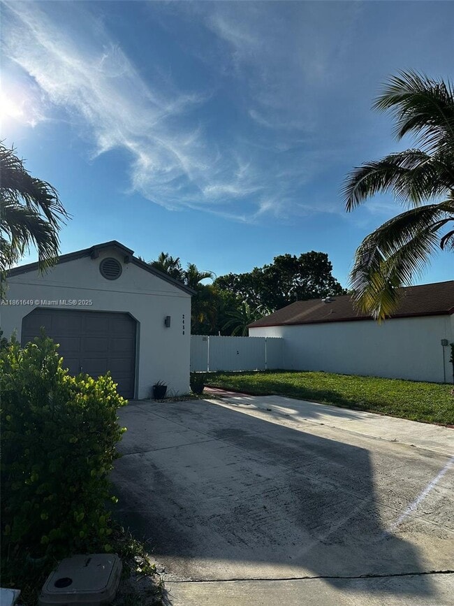 Building Photo - 2450 SW 85th Ave