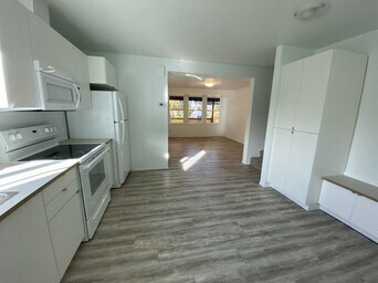 Photo du bâtiment - 11213-11251 51 St NW