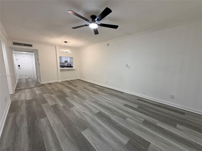 Foto del edificio - 9440 Live Oak Pl