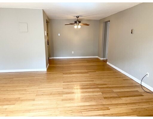 Foto del edificio - 16 Erick Rd