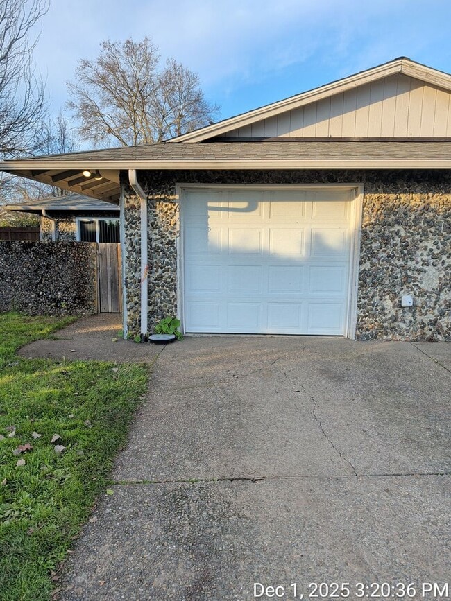 Foto del edificio - 665 NE 26th St