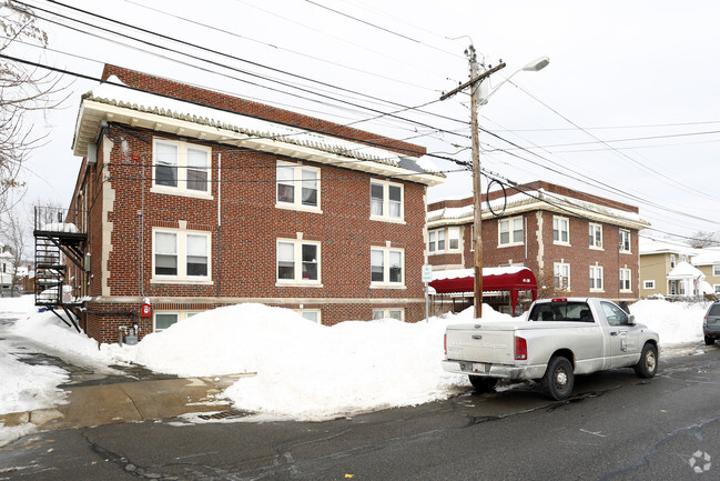 Foto del edificio - 39-41 Richardson Ave