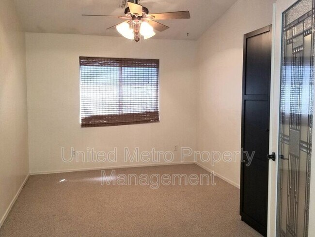 Foto del edificio - 12602 W Merrell St