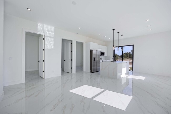 Building Photo - 1053 Marine Ave S