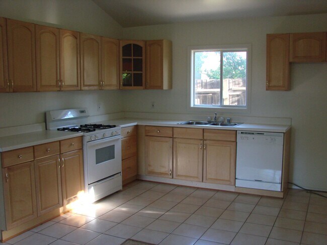 Building Photo - 22965 Oxnard St