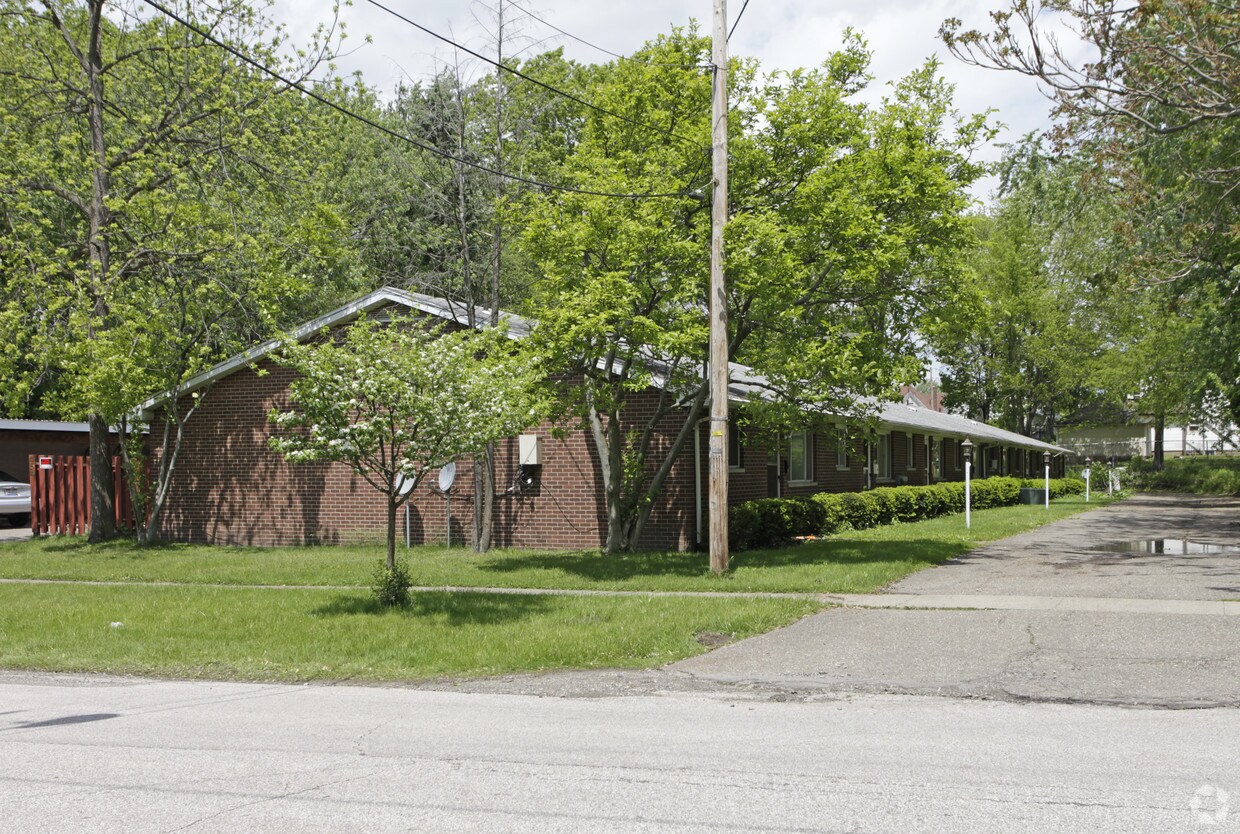 Primary Photo - 454 W Spruce St