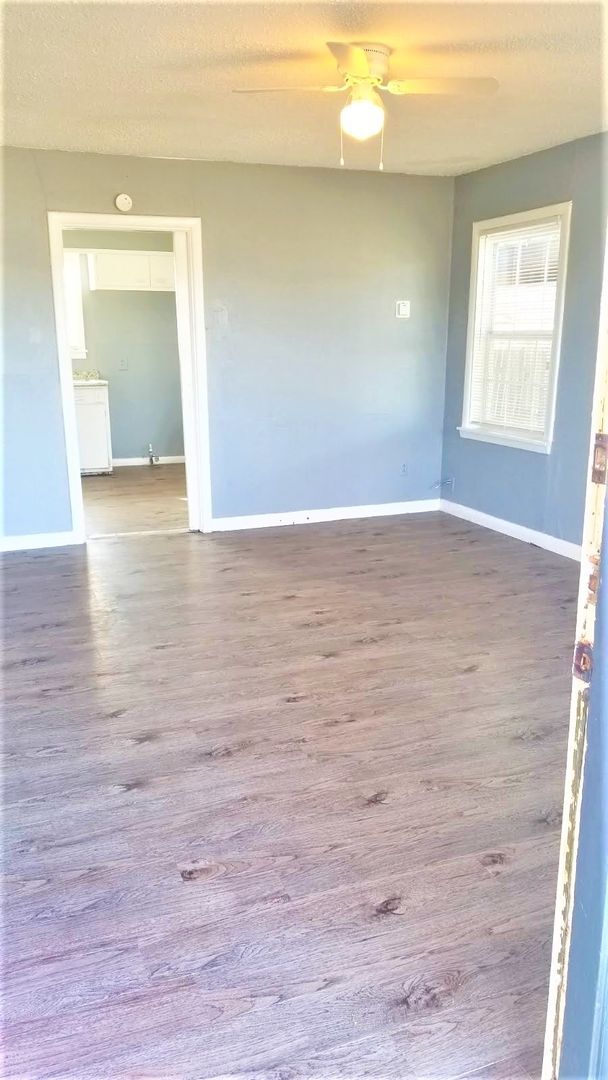 Foto del edificio - Handyman Special $0 First Month's Rent / “You fix, you SAVE BIG!!” Contact Mayshell for details: ...