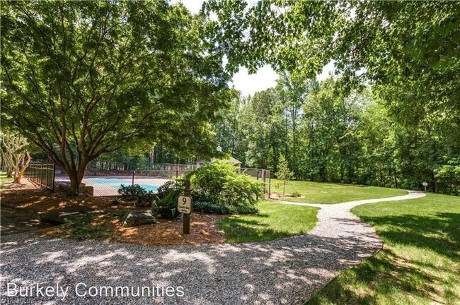 Building Photo - 3 br, 2.5 bath House - 37 Lands End Dr.