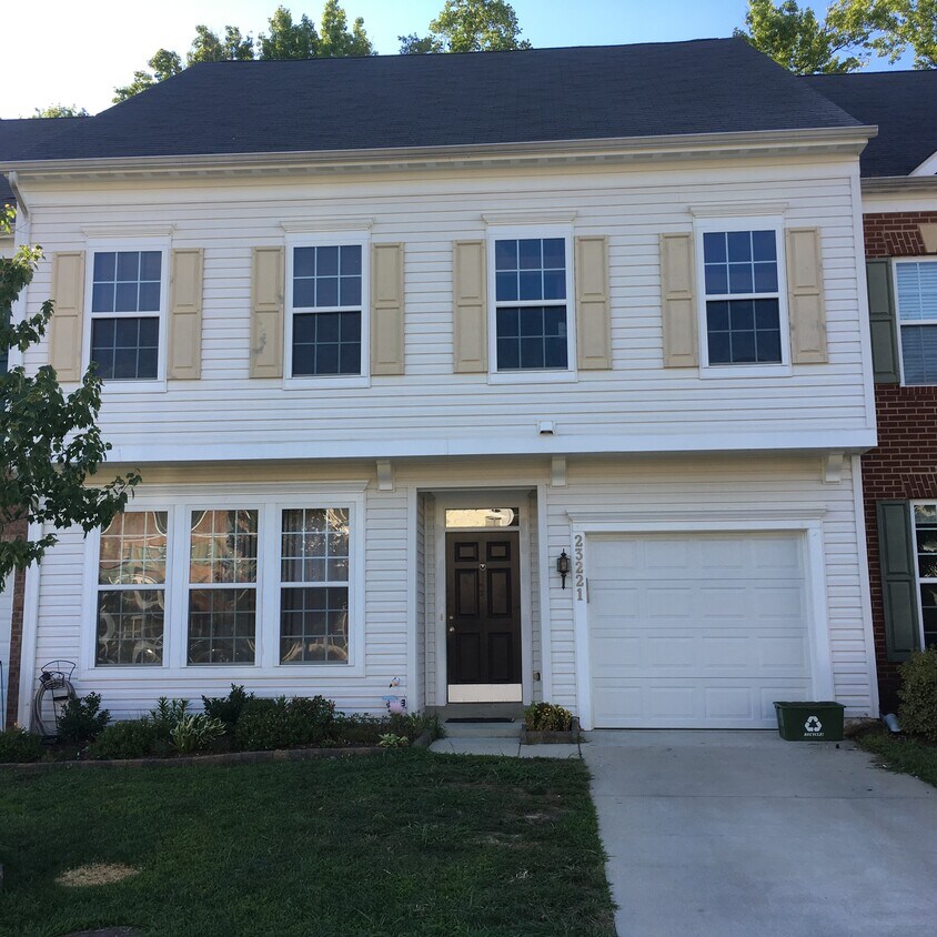 Primary Photo - 23221 Foxglove St