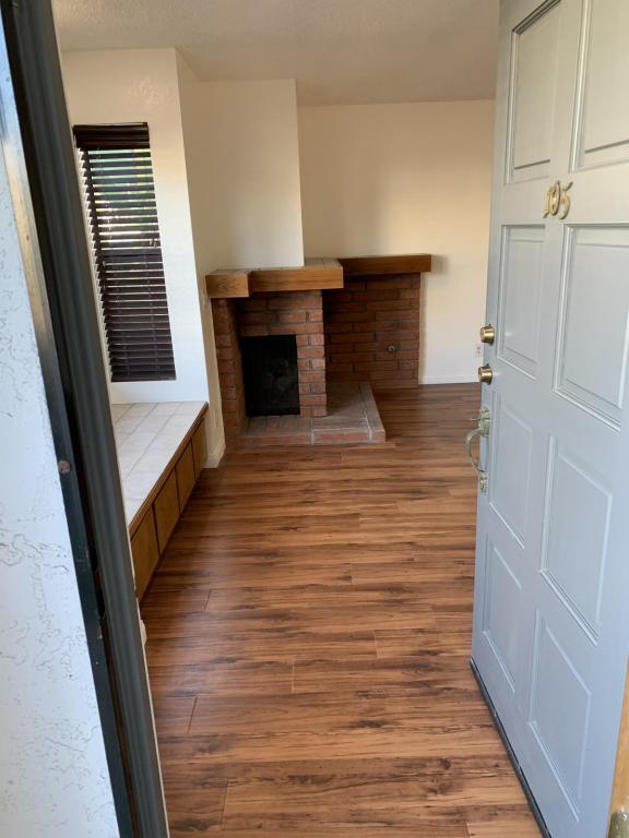 Foto del edificio - 4024 Crystal Dawn Ln