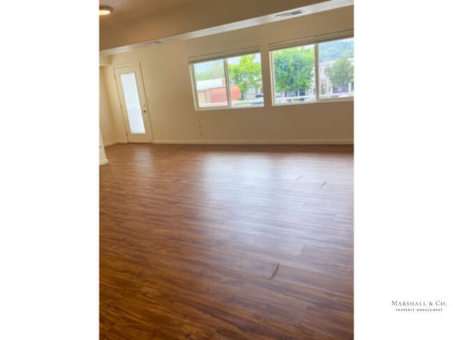 Foto del edificio - NEW LISTING! QUIET Charm. Upper STUDIO APT...