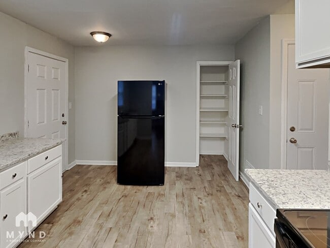 Building Photo - 940 Nelson Dr