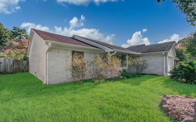 Building Photo - 16963 Nevisway St