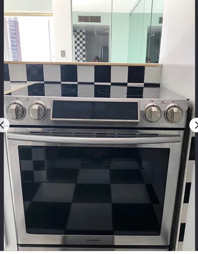Foto del edificio - 880 NE 69th St