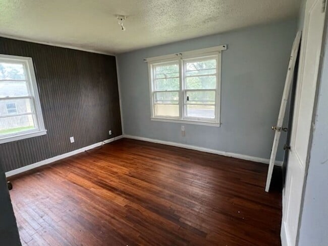 Building Photo - 1502 Kings Rd