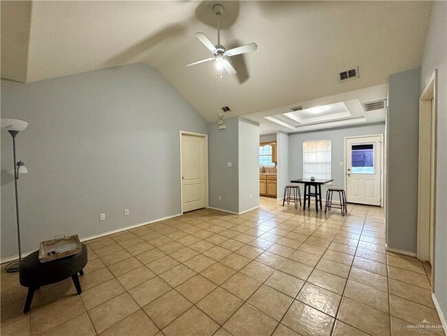 Building Photo - 28 S Dahlia St