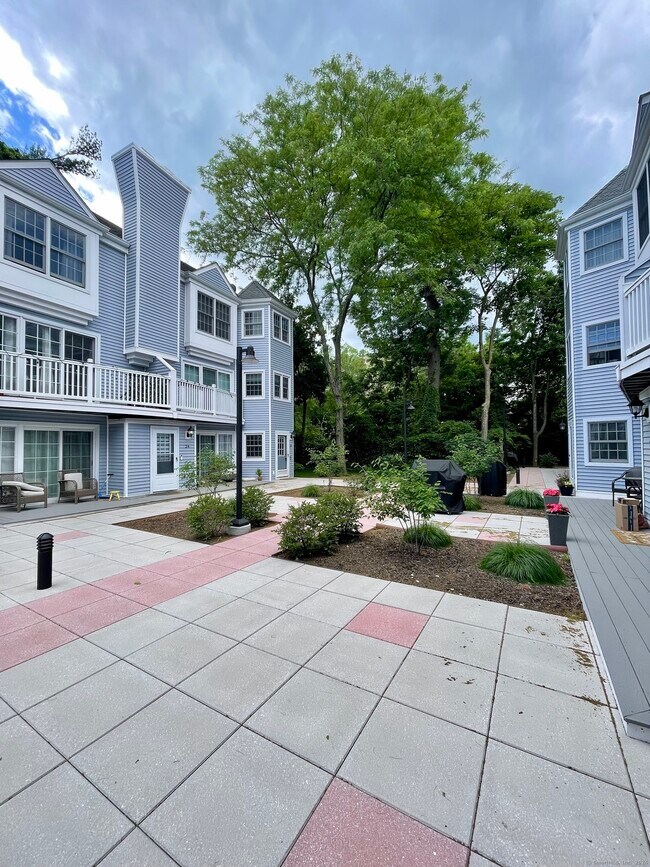 Building Photo - 118 Grove St