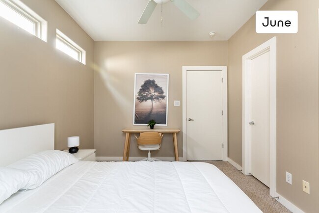 Foto del edificio - ROOM ONLY in 3-bed/3.5-bath Home
