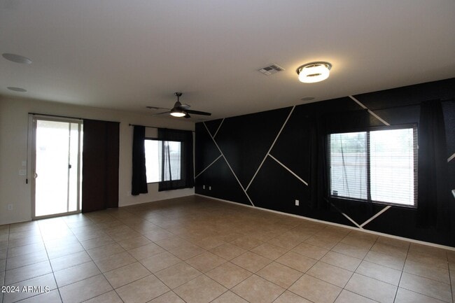 Building Photo - 3302 S 186th Ln