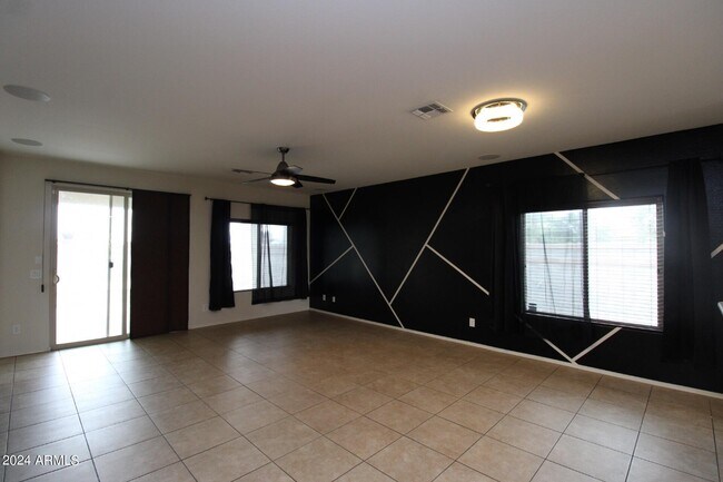 Foto del edificio - 3302 S 186th Ln