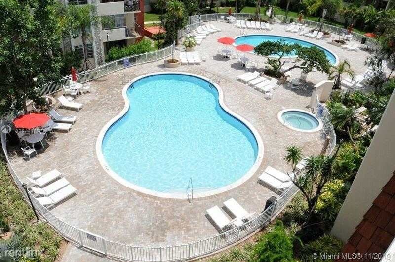 Foto principal - 2 br, 2 bath Apartment - 9345 SW 77 Ave 207