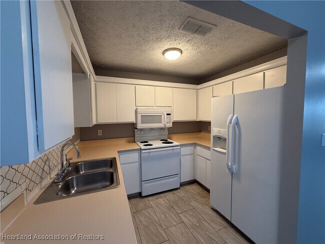 Building Photo - 5418 Granada Blvd