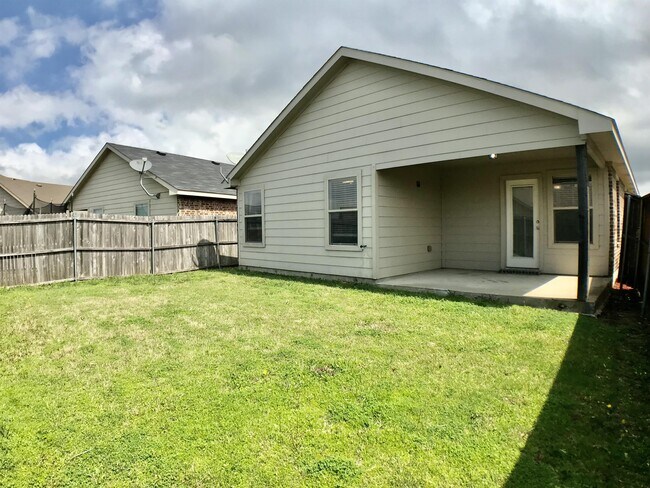 Building Photo - 4017 Golden Rod Dr